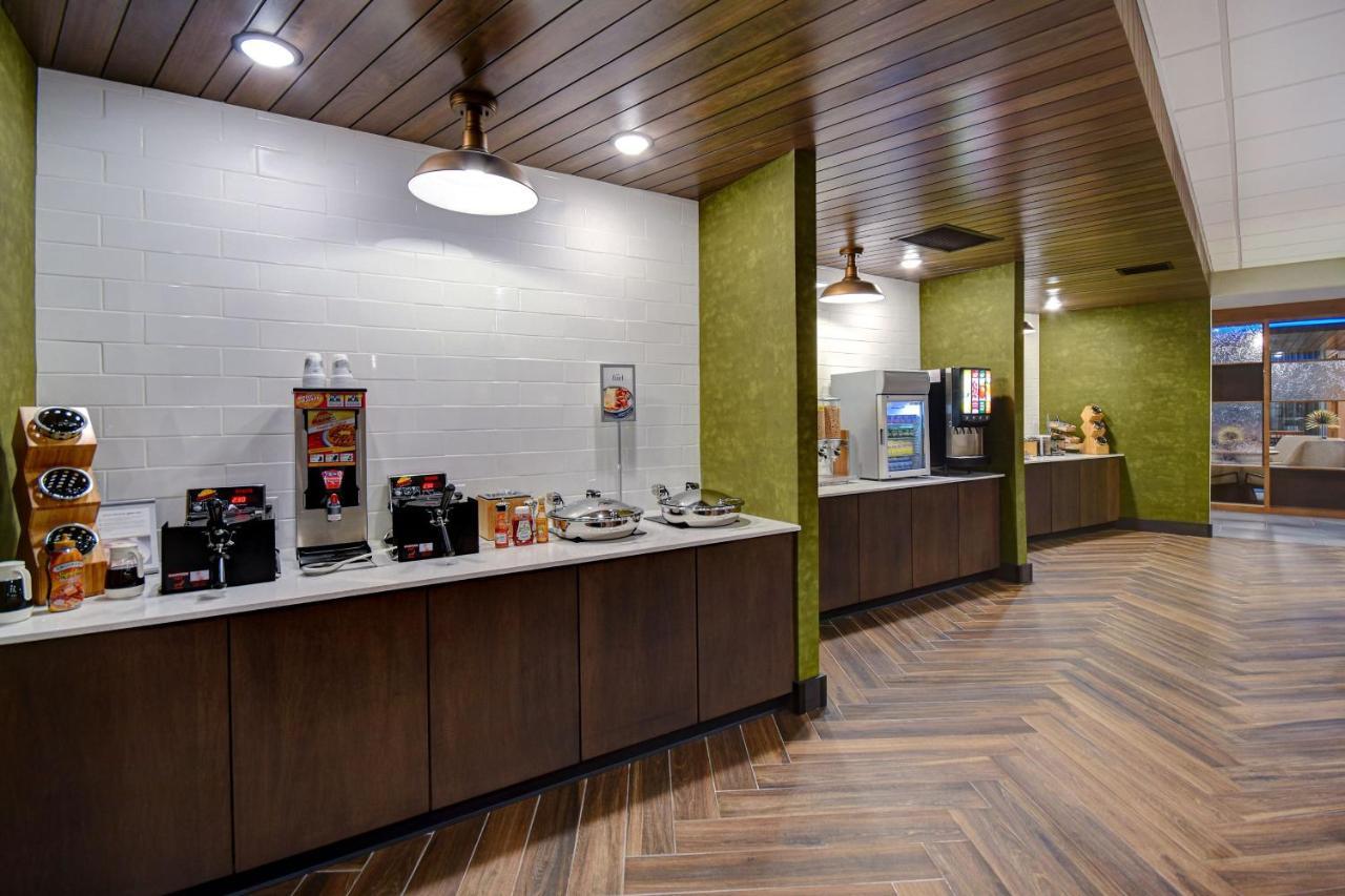 Fairfield By Marriott & Grand Rapids 2*